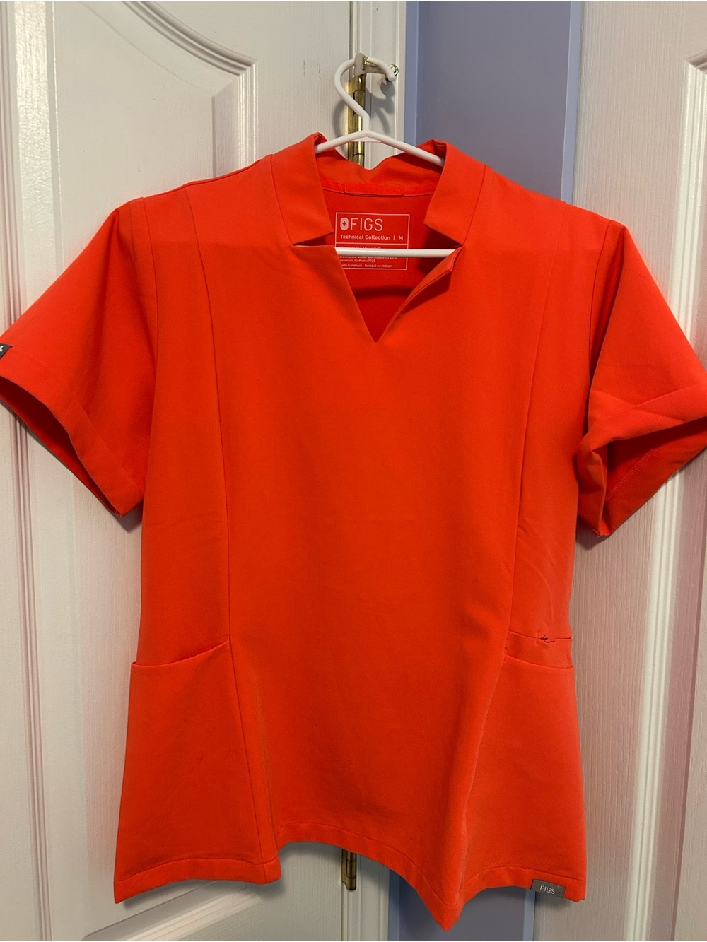 FIGS Inala scrub top - medium - Picture 3 of 5